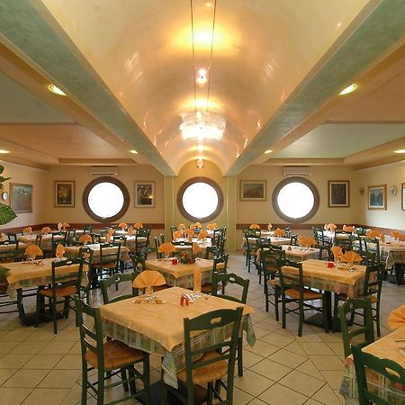 Hotel Ristorante Il Pirata San Vito di Leguzzano Eksteriør bilde